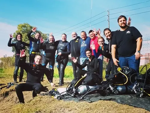 Foto del grupo de buceadores en espejo de agua El Buda. Mayo 2022