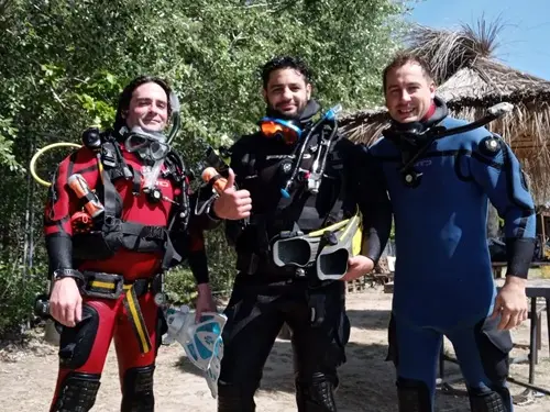 Foto del grupo de buceadores en espejo de agua El Buda. Octubre 2022