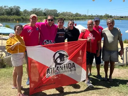 Foto del grupo de buceadores en espejo de agua El Buda. Febrero 2023