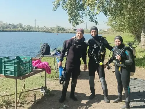 Foto del grupo de buceadores en espejo de agua El Buda. Mayo 2023