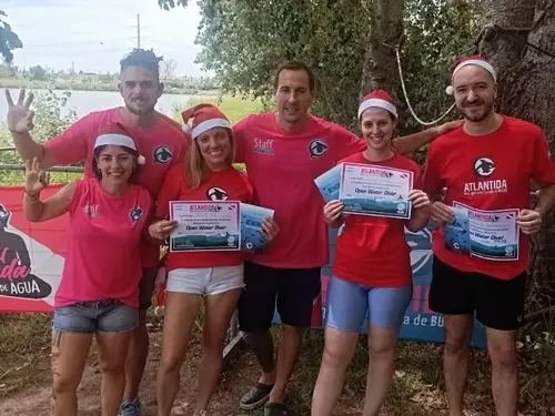 Foto del grupo de buceadores en espejo de agua El Buda. Diciembre 2023