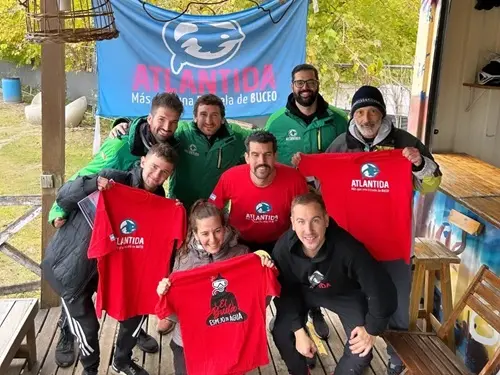 Foto del grupo de buceadores en espejo de agua El Buda. Mayo 2024