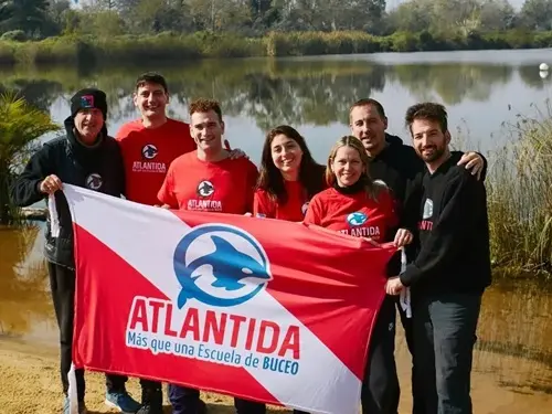 Foto del grupo de buceadores en espejo de agua El Buda. Mayo 2024