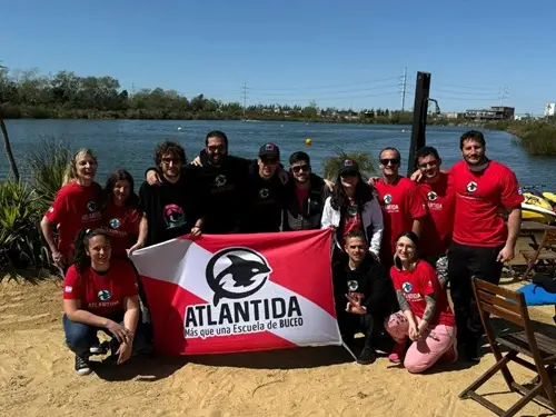 Foto del grupo de buceadores en espejo de agua El Buda. Septiembre 2024