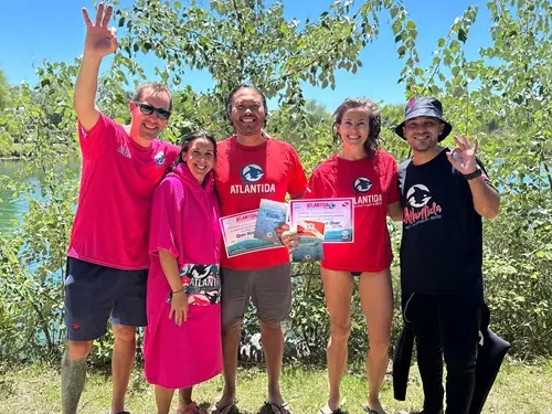 Foto del grupo de buceadores en espejo de agua El Buda. Enero 2026