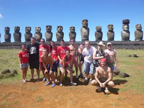 Foto del grupo de buceadores en Isla de Pascua, marzo 2016
