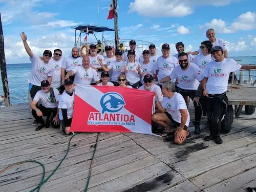 Foto del grupo de buceadores en Cozumel, junio 2024