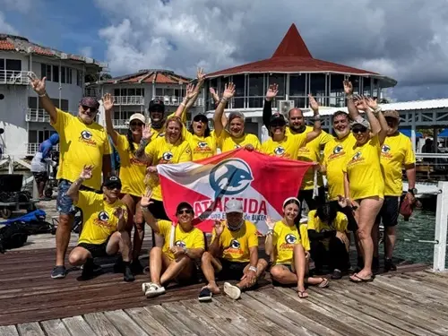 Foto del grupo de buceadores en San Andrés, noviembre 2024