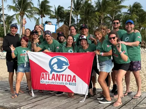 Foto del grupo de buceadores en Cozumel, junio 2025